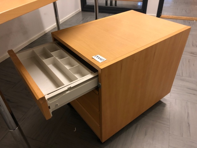 1025625-5 Martela pöytä, hylly ja laatikosto - Ei pohjahintaa