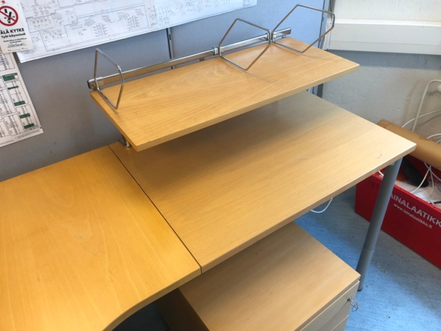 1025668-3 Martela työpöytä, hylly ja laatikosto - Ei pohjahintaa