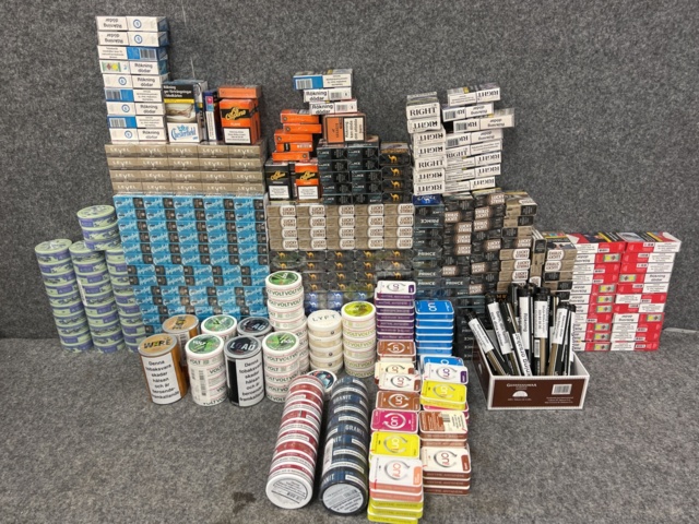 815006-1 Lots of snus, cigarettes and cigars