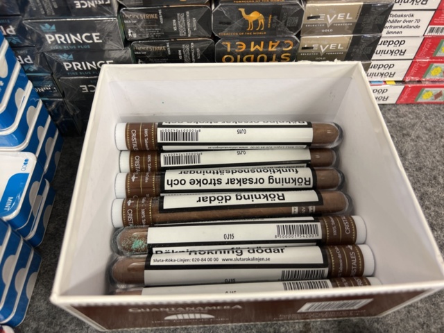 815006-6 Lots of snus, cigarettes and cigars