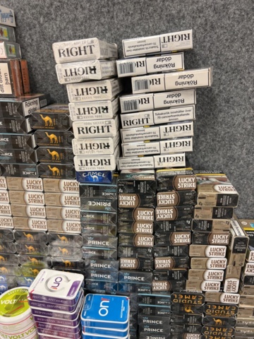 815006-8 Lots of snus, cigarettes and cigars
