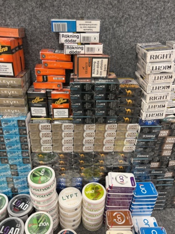 815006-9 Lots of snus, cigarettes and cigars