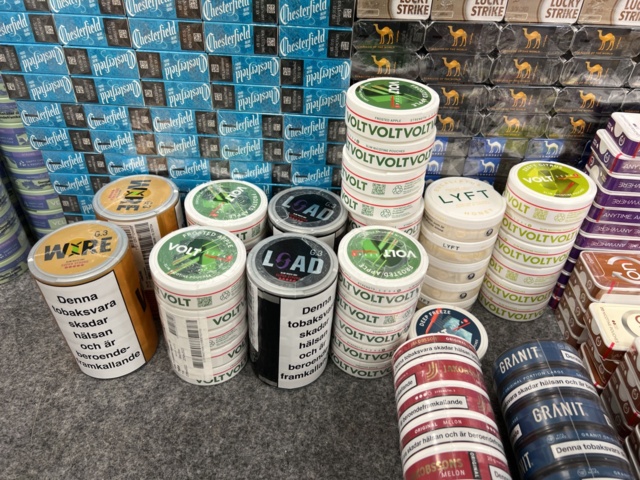 815006-13 Lots of snus, cigarettes and cigars