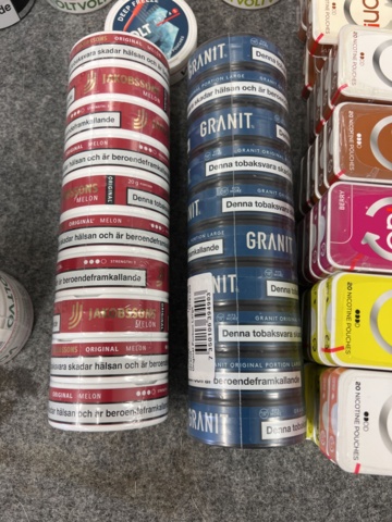 815006-18 Lots of snus, cigarettes and cigars