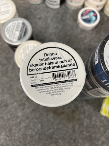 815006-20 Lots of snus, cigarettes and cigars