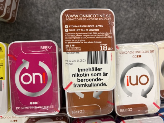 815006-25 Lots of snus, cigarettes and cigars