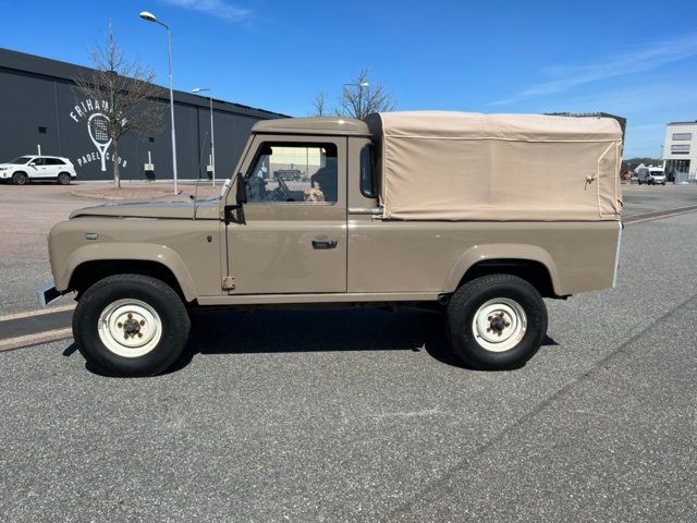 704129-2 Land Rover Defender 110 Hard Top 2.5 TD5 4x4 - 1999