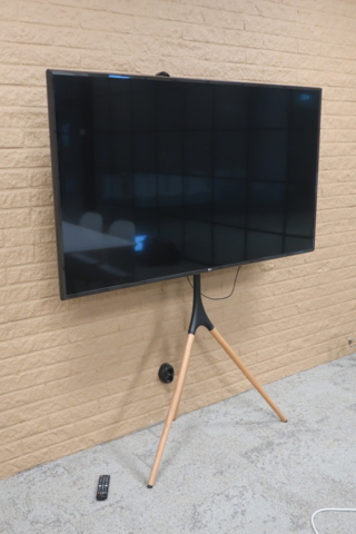 954652-3 TV on stand, LG 65", 65UJ630V