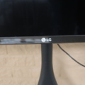 954652-4 TV on stand, LG 65", 65UJ630V