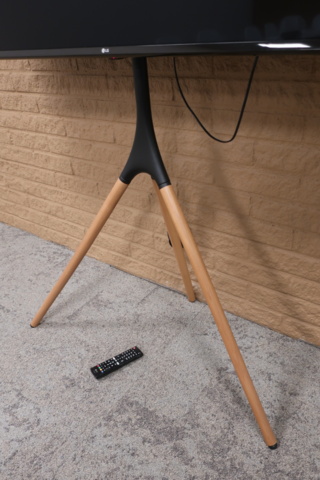 954652-6 TV on stand, LG 65", 65UJ630V