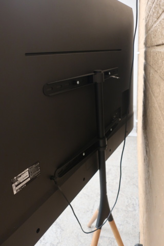 954652-7 TV on stand, LG 65", 65UJ630V