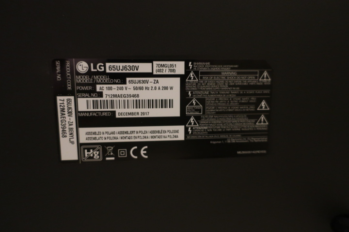 954652-8 TV on stand, LG 65", 65UJ630V