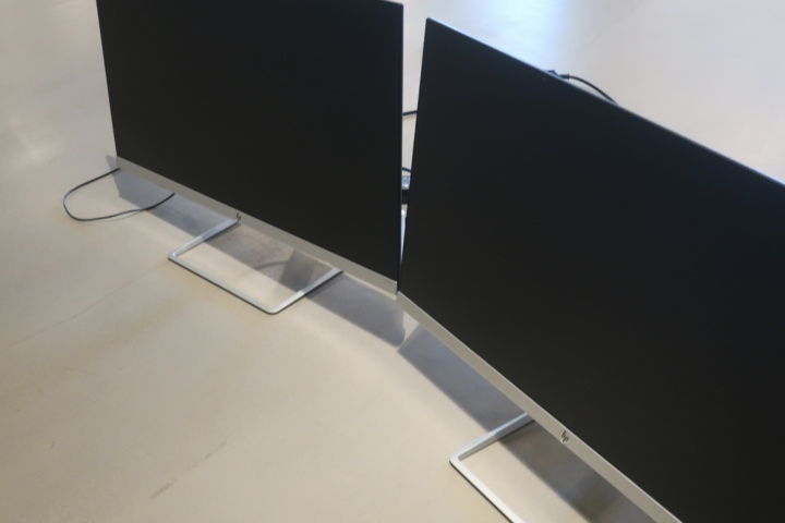 954671-4 2 computer monitors 27", HP 27fw