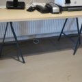 954678-3 1st skrivbord samt bordskiva på benbockar