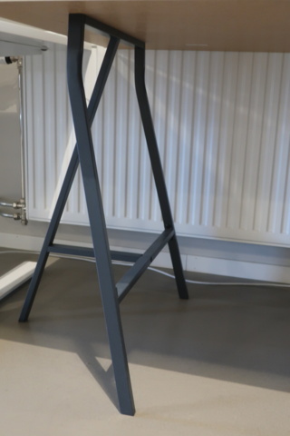 954678-5 1st skrivbord samt bordskiva på benbockar