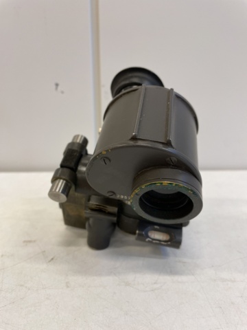 998537-4 Military scope/Aiming instrument for machine gun.