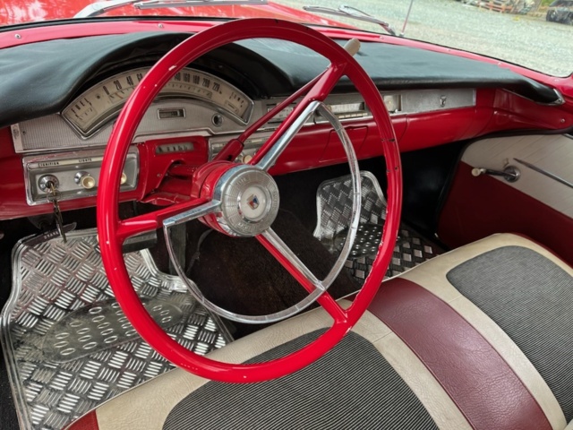 1026384-51 Ford Fairlane 500 Town Victoria 5.4 V8 - 1958