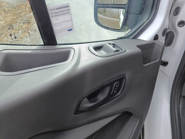 929115-111 Flakbil med Kran Ford Transit 2.0 EcoBlue -2020