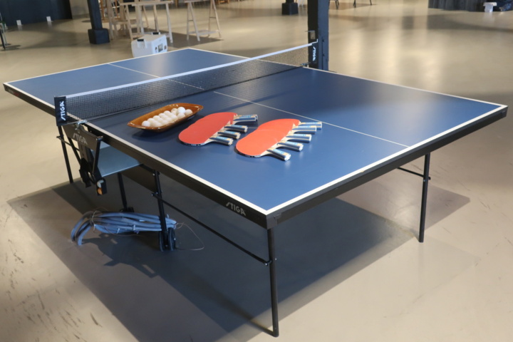 954702-10 Ping-pong table, Stiga ActionRoller and 10 racks, Yasaka