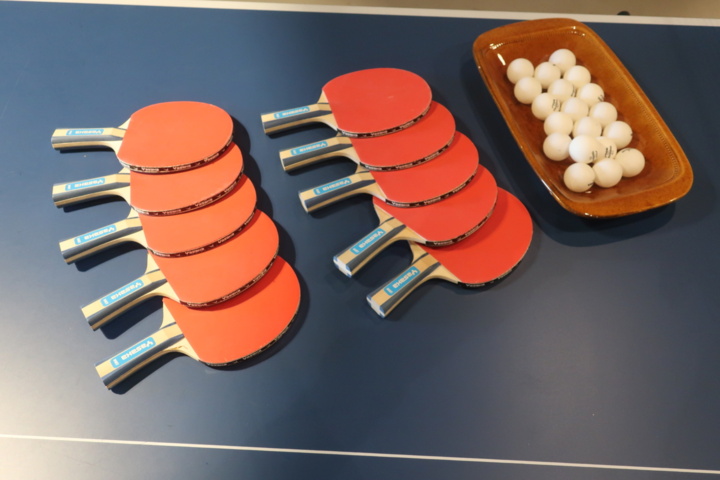 954702-11 Ping-pong table, Stiga ActionRoller and 10 racks, Yasaka