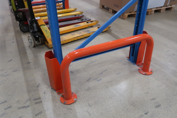 954731-5 8 sections of pallet racking - 9 ends and 30 beams