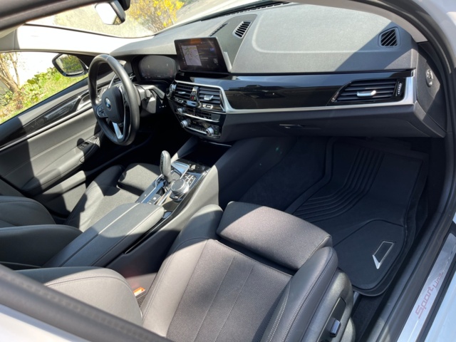 1026559-61 BMW 520d xDrive Touring - 2020