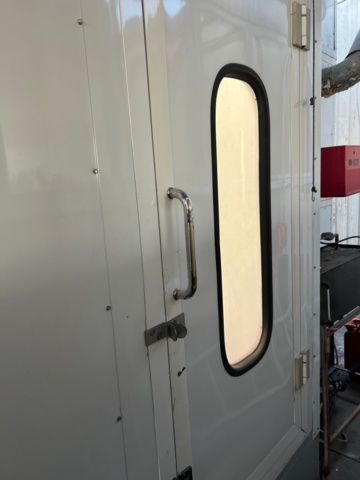 1026654-34 Paint box including paint system and wheel wash