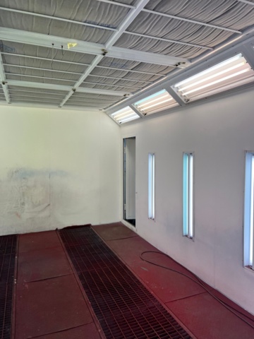 1026654-12 Paint box including paint system and wheel wash