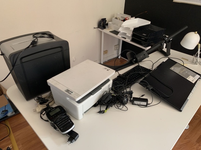 992917-1 Document shredder, label printer, computer screen, etc