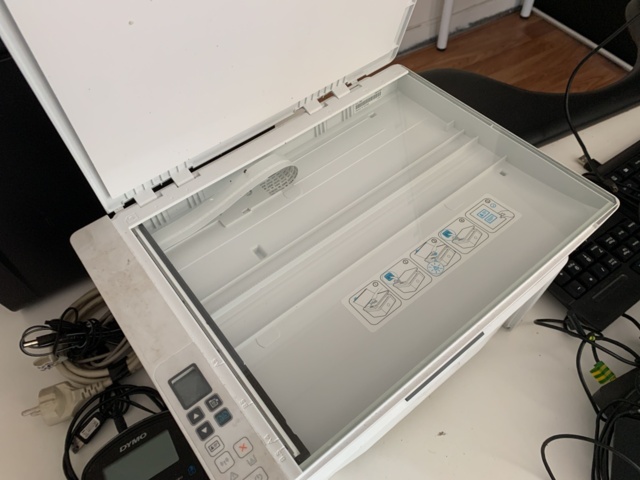 992917-4 Document shredder, label printer, computer screen, etc