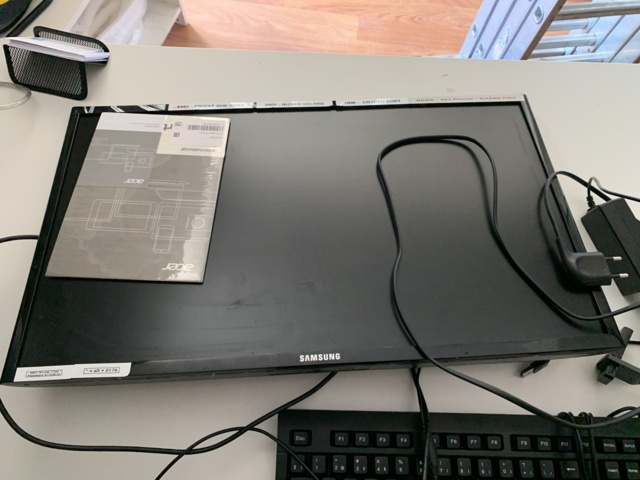 992917-7 Document shredder, label printer, computer screen, etc