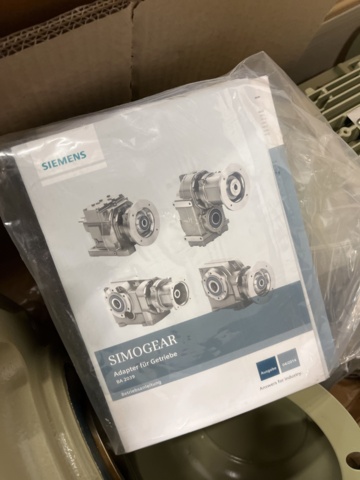 1012904-4 2 pcs New SIEMENS ATEX Flat gear motors FDAZ109-K2-1MA7106-4BA14-Z