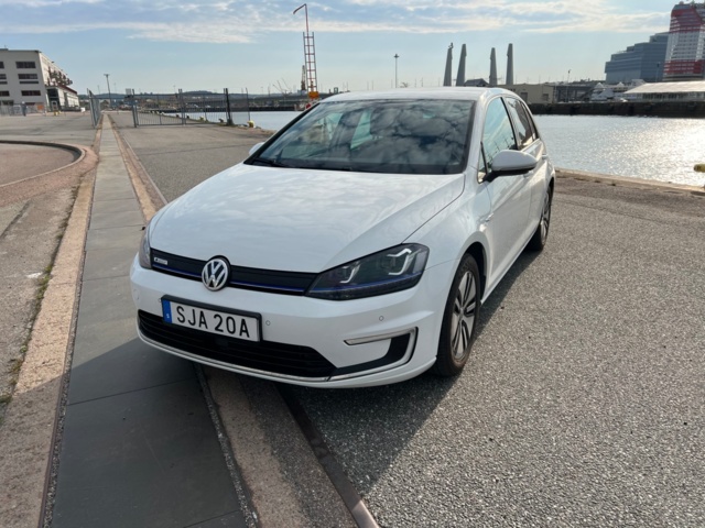 704137-1 Volkswagen e-Golf 24.2 kWh - 2015