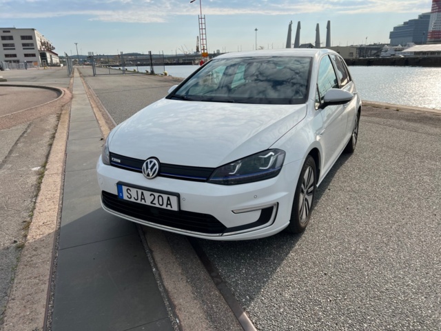 704137-2 Volkswagen e-Golf 24.2 kWh - 2015