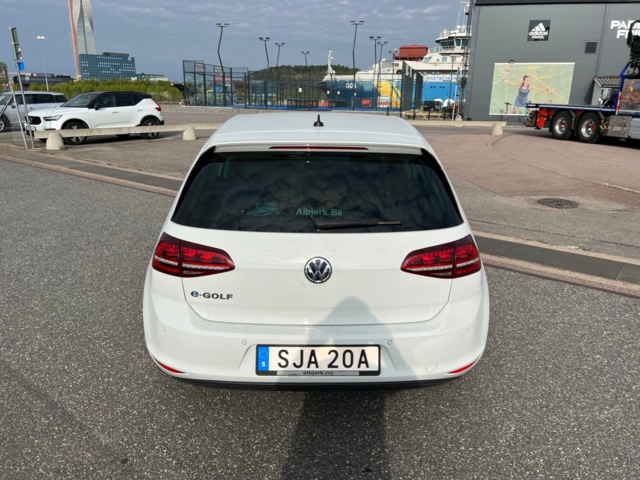 704137-5 Volkswagen e-Golf 24.2 kWh - 2015