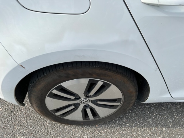 704137-11 Volkswagen e-Golf 24.2 kWh - 2015