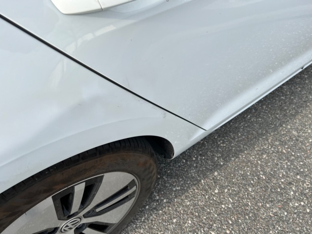 704137-15 Volkswagen e-Golf 24.2 kWh - 2015