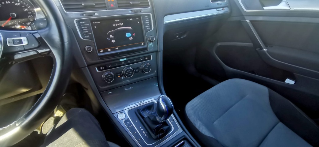 704137-16 Volkswagen e-Golf 24.2 kWh - 2015