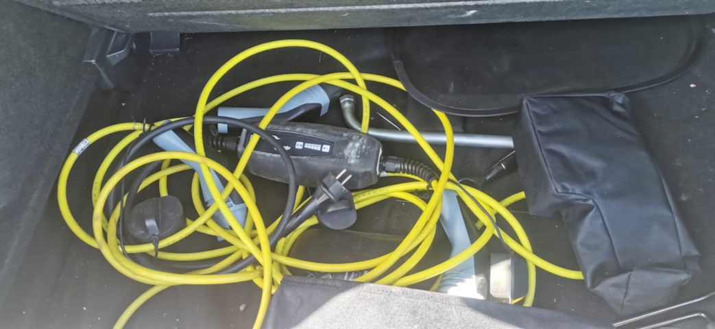 704137-17 Volkswagen e-Golf 24.2 kWh - 2015