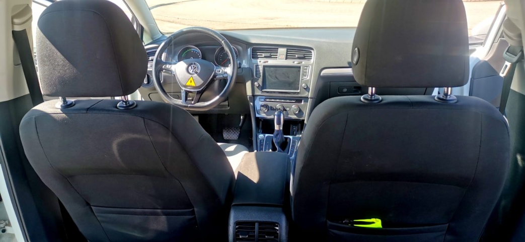 704137-20 Volkswagen e-Golf 24.2 kWh - 2015