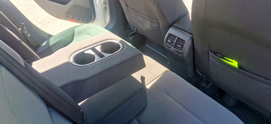 704137-25 Volkswagen e-Golf 24.2 kWh - 2015