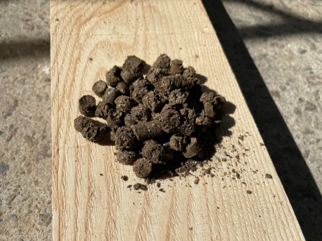 1027845-4 Sunflower pellets approx: 1245 kg