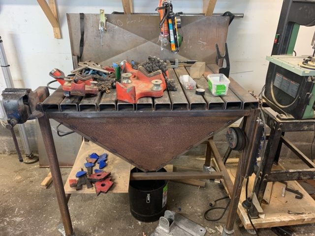 1027909-1 Welding bench with accessories