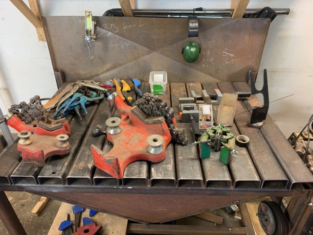 1027909-4 Welding bench with accessories