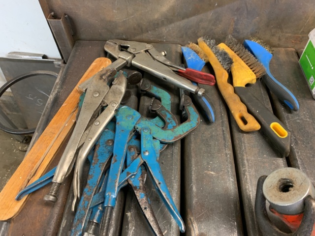 1027909-7 Welding bench with accessories