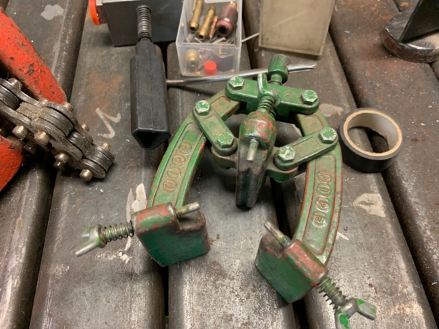 1027909-10 Welding bench with accessories