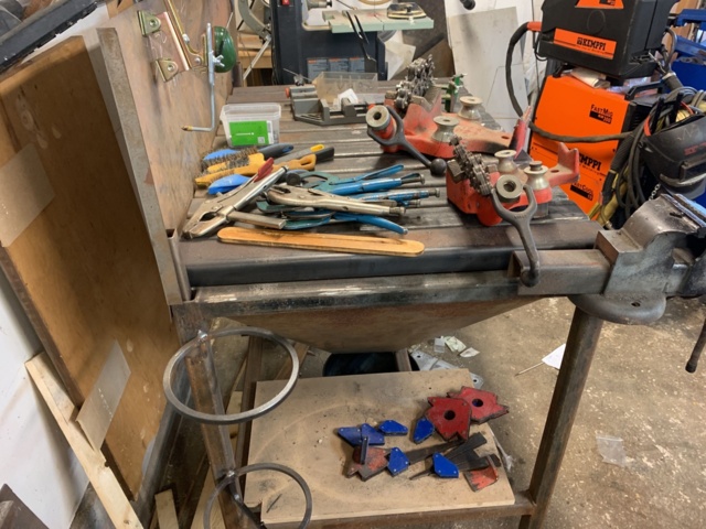 1027909-12 Welding bench with accessories