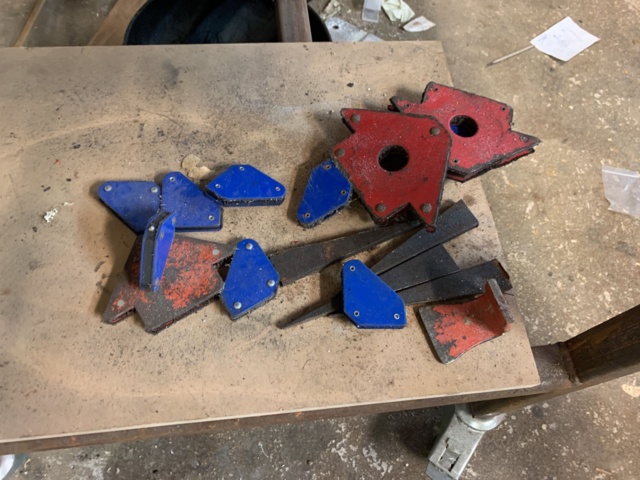 1027909-13 Welding bench with accessories