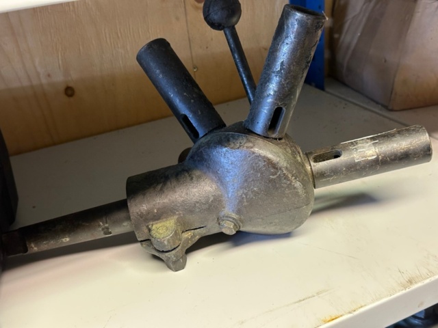 991508-2 Turret head for turning. Bracket MK 4. The tool holders are MK 3