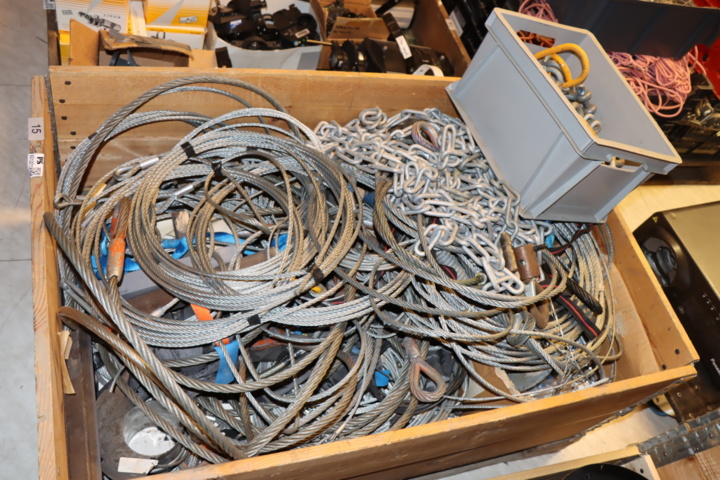 931321-4 Various rigging equipment